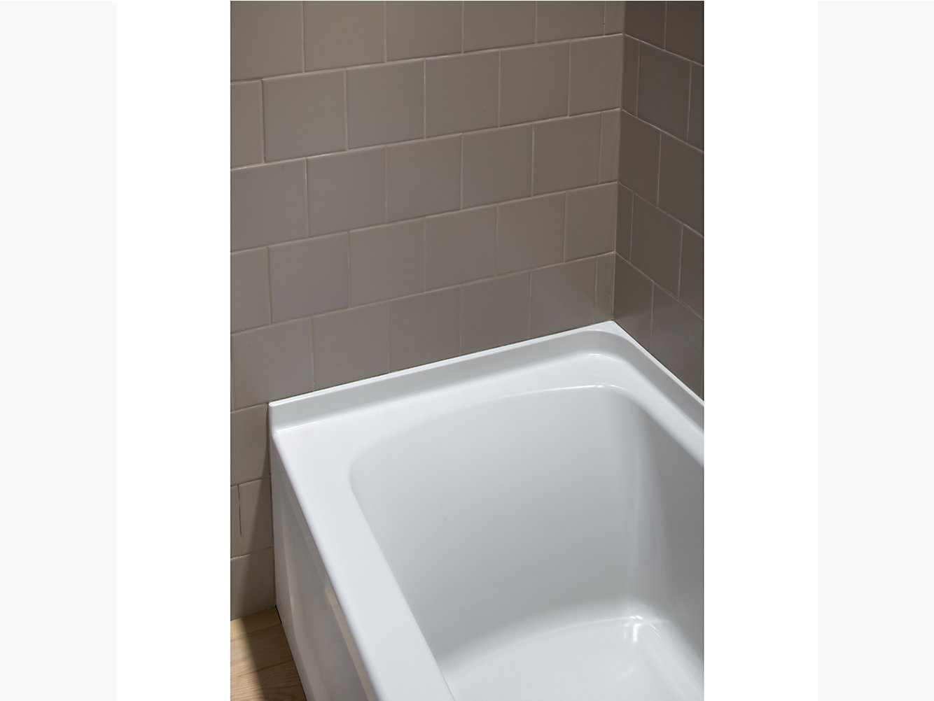 Bath With Left Hand Above Floor Drain, Schon Aiden 5.8 Ft Reversible Drain Bathtub In White